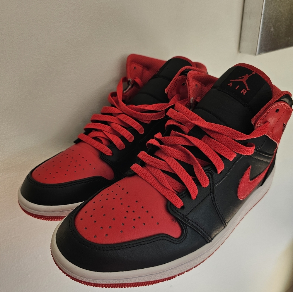Jordan 1 Retro Mid - Picture 2 of 3